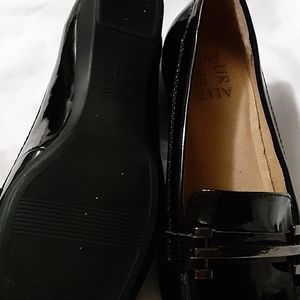 Naturalizer black patent leather loafers